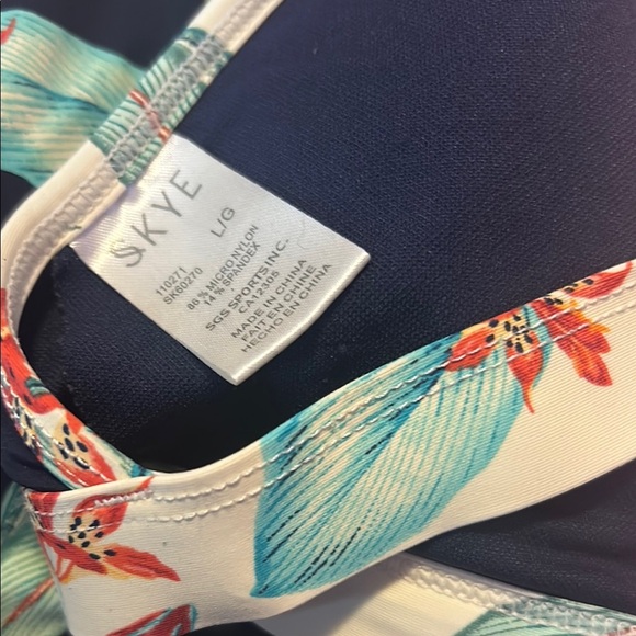 Floral Print Bikini Top - Picture 2 of 3